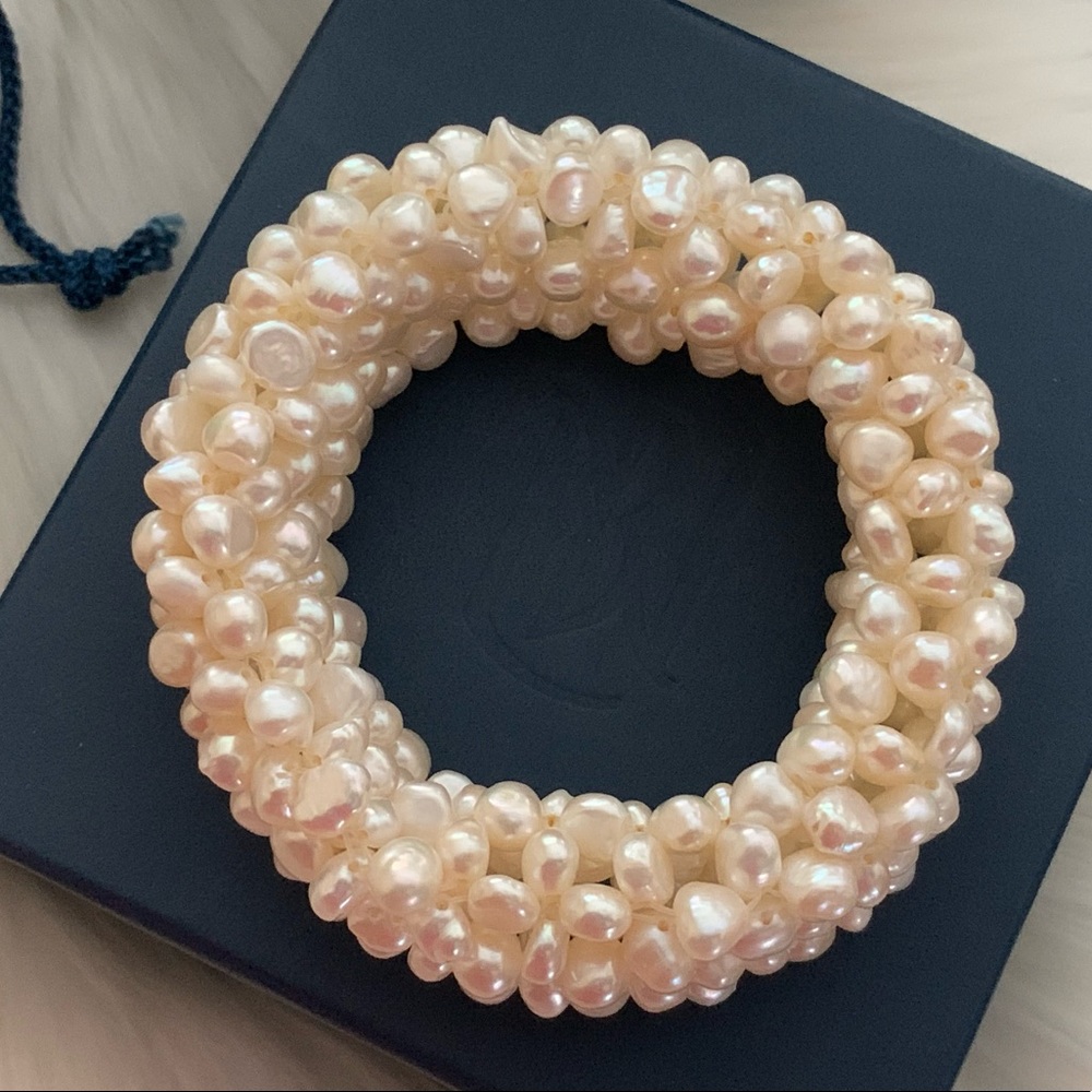 Blue Nile THICK multi strand pearl bracelet - Picture 7 of 15